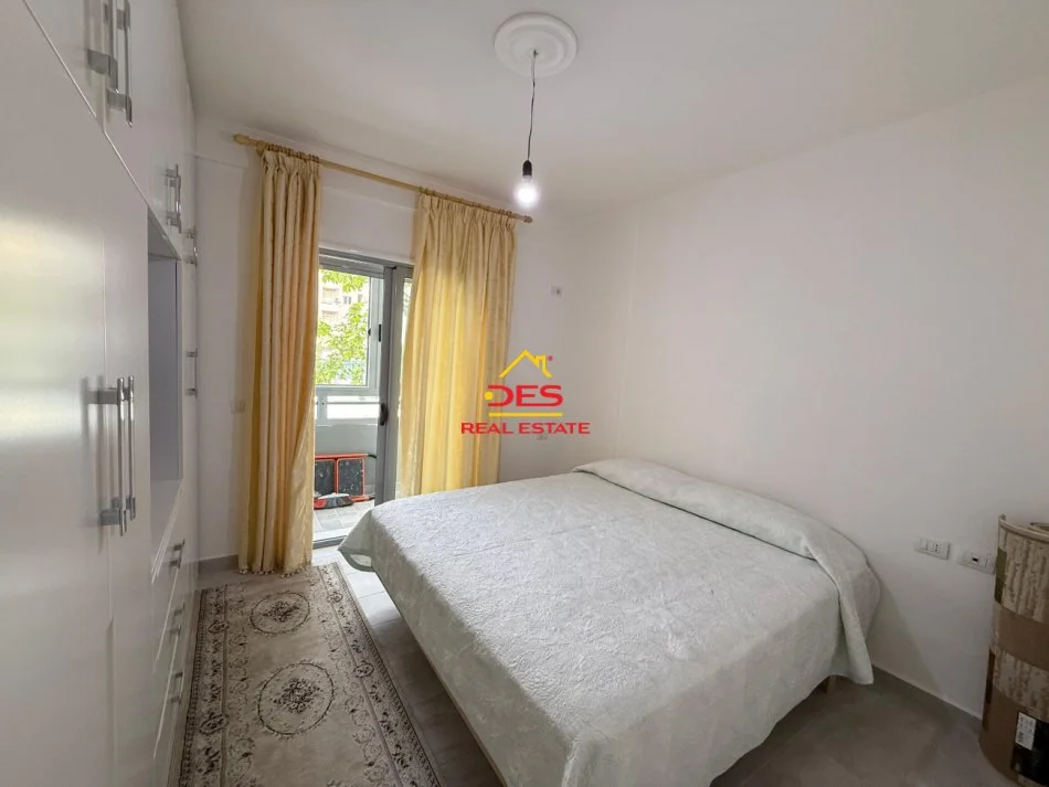 Vlore, jepet me qera apartament 2+1+Ballkon Kati 2, 110 m² 350 € (Rruga Çajupi)