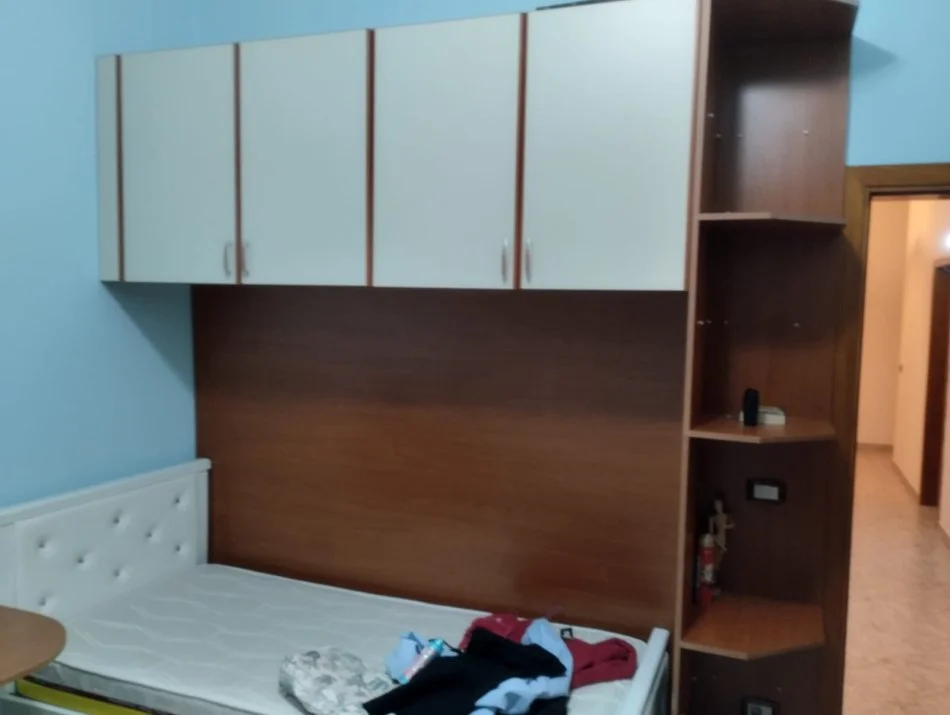 Tirane, jepet me qera apartament 3+1 Kati 2, 145 m² 600 € (Qyteti Studenti, Zyra Posta Tirana 13.)