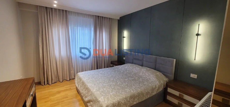 Tirane, jepet me qera apartament 3+1 , 190 m² 2.000 € (Liqeni i Tiranes)
