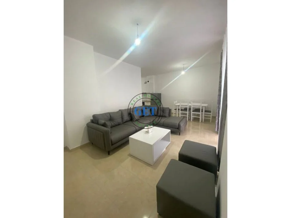 Durres, jepet me qera apartament Kati 1, 90 m² 500 € (Ish URT)