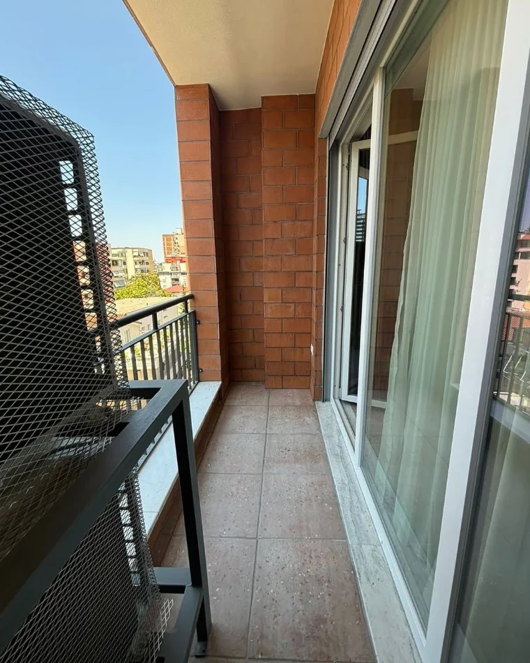 Tirane, jepet me qera apartament 1+1 Kati 5, 60 m² 800 € 