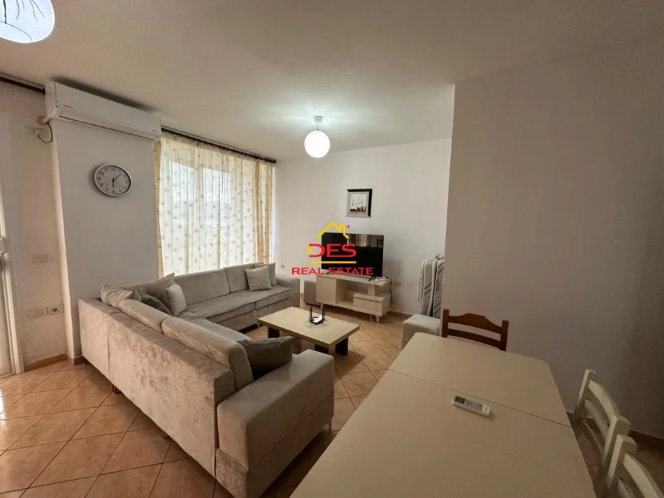 Vlore, jepet me qera apartament 1+1+Ballkon Kati 4, 70 m² 480 € (Rruga Kosova)
