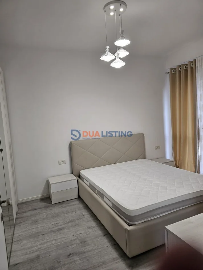 Tirane, jepet me qera apartament 2+1 , 700 € (Farmacia 10)