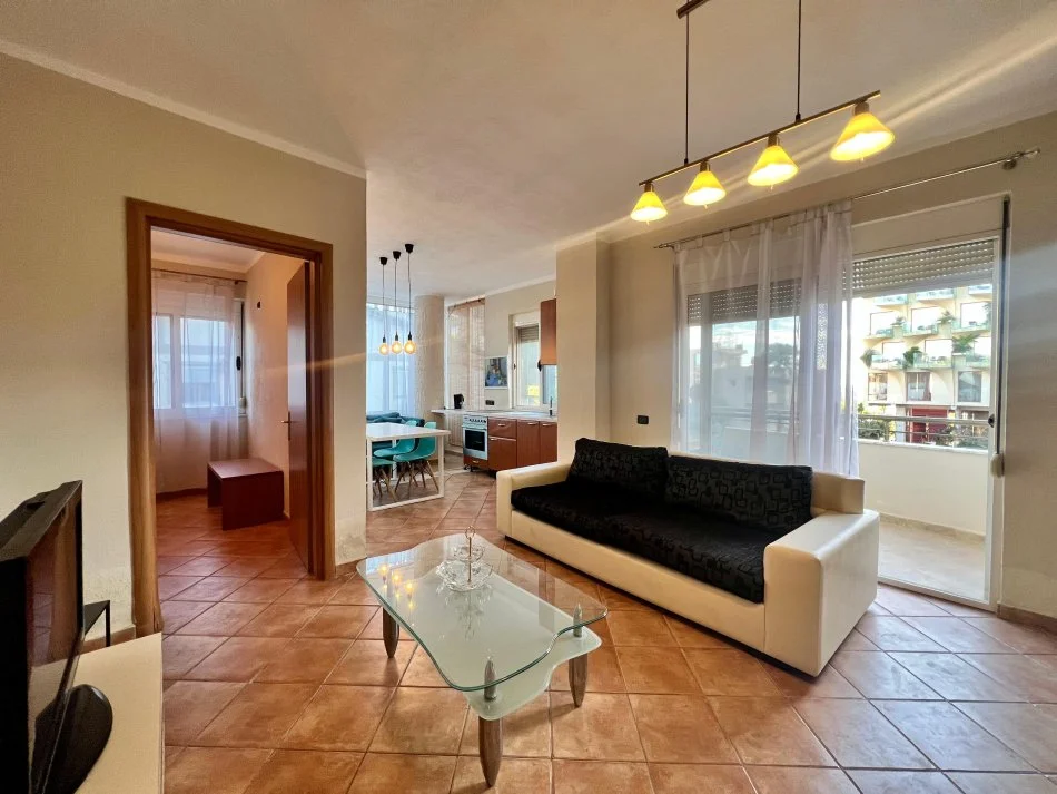 Durres, jepet me qera apartament 1+1 Kati 3, 65 m² 500 € (Golem Durres)