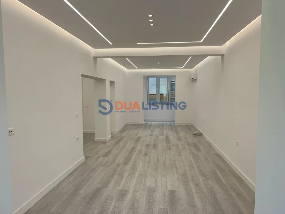 Tirane, jepet me qera ambjent biznesi , 90 m² 1.300 € (Rruga Barrikadave)