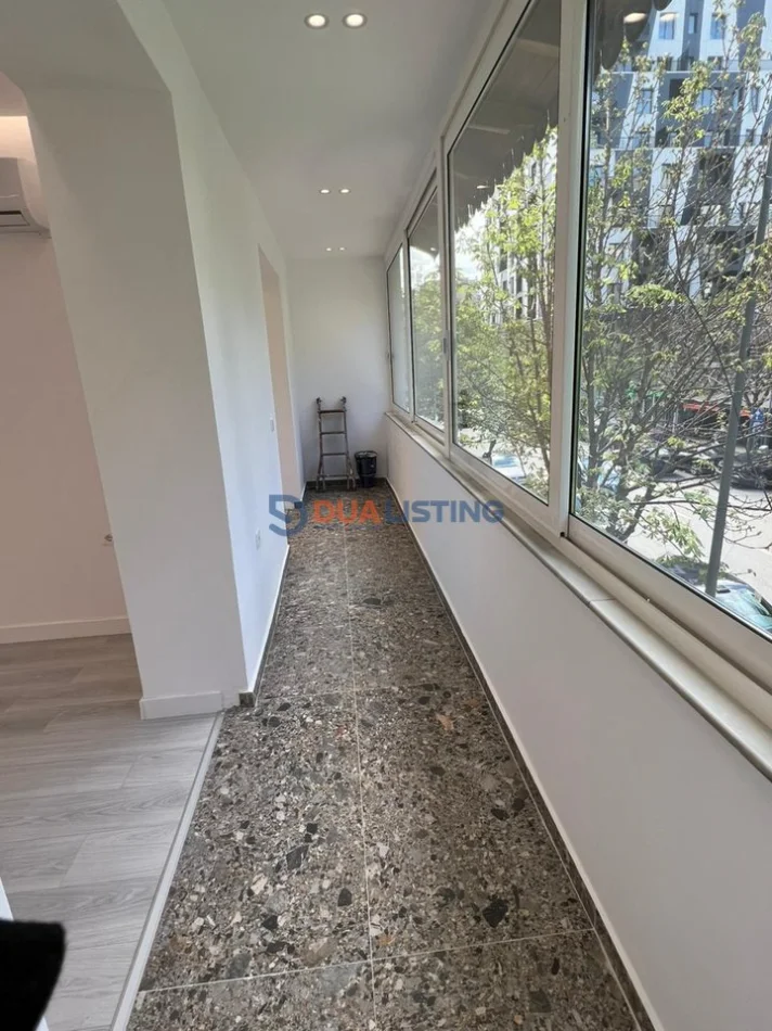 Tirane, jepet me qera ambjent biznesi , 90 m² 1.300 € (Rruga Barrikadave)