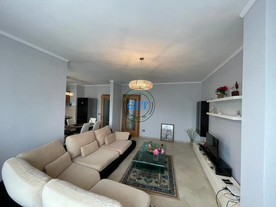 Tirane, jepet me qera apartament 2+1 Kati 6, 120 m² 650 € (Vollga Durres.)