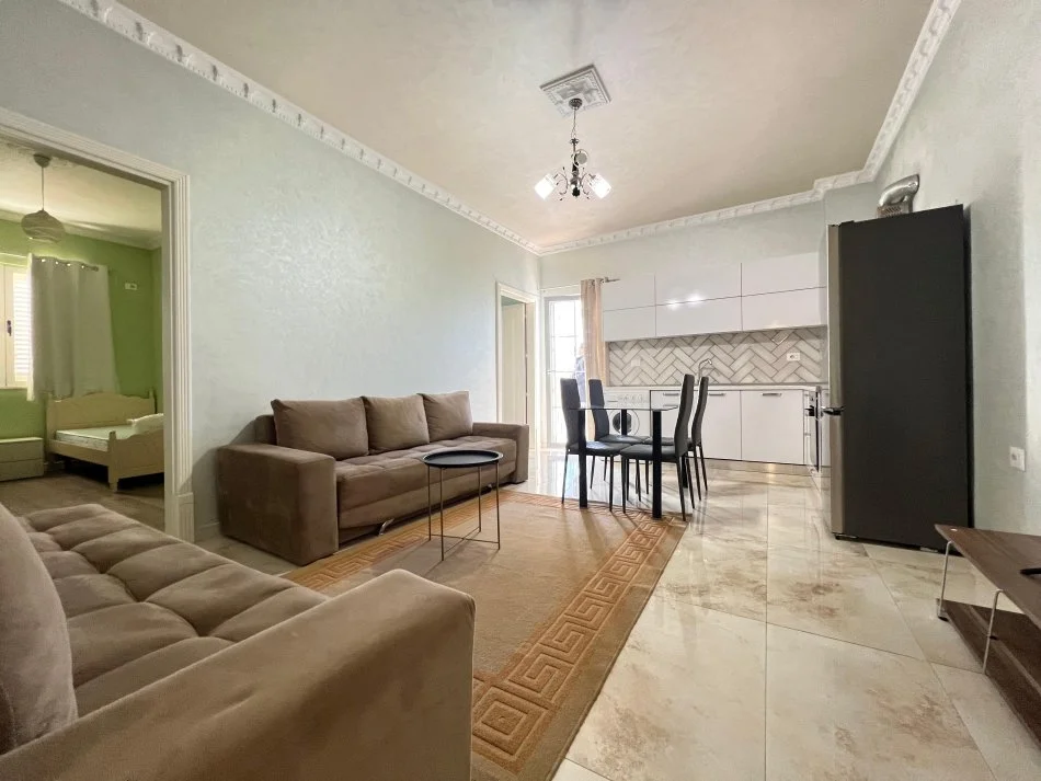 Tirane, jepet me qera apartament 2+1 Kati 5, 95 m² 500 € (Ish parku)