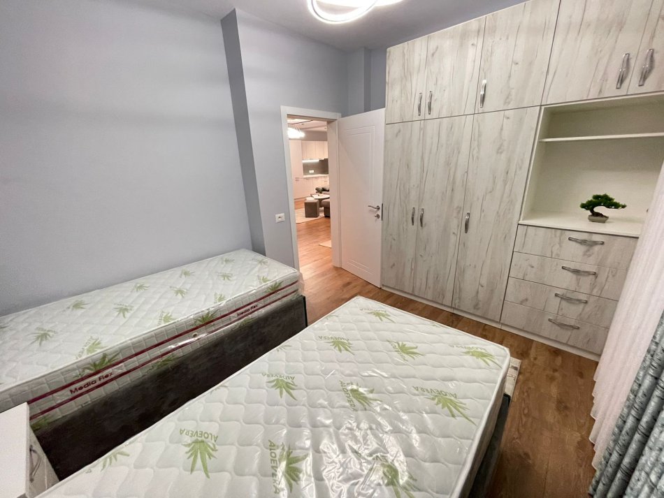 Tirane, jepet me qera apartament 2+1 Kati 2, 100 m² 690 € (rruga frosina plaku)