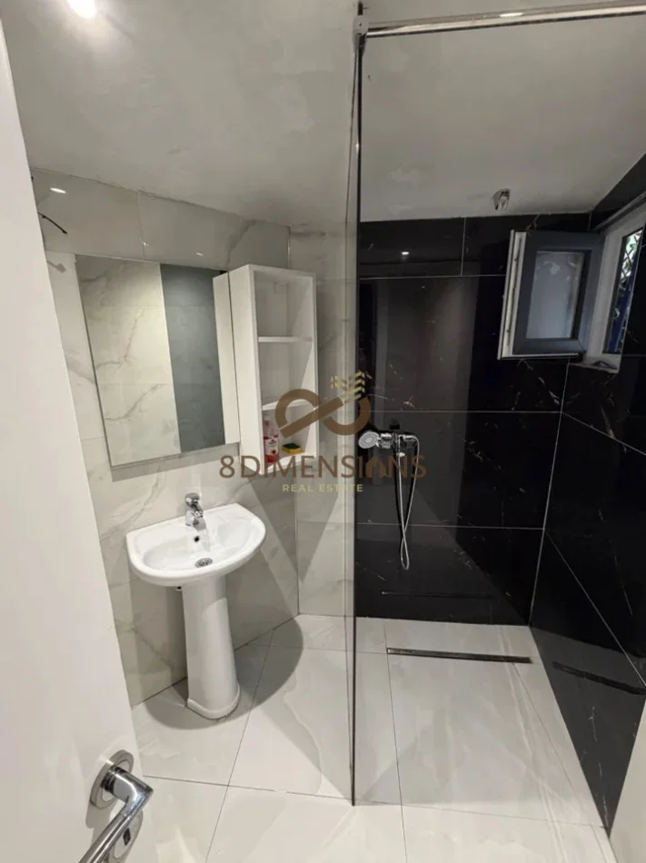 Tirane, jepet me qera apartament 1+1+Ballkon Kati 1, 65 m² 500 € (ali demi)