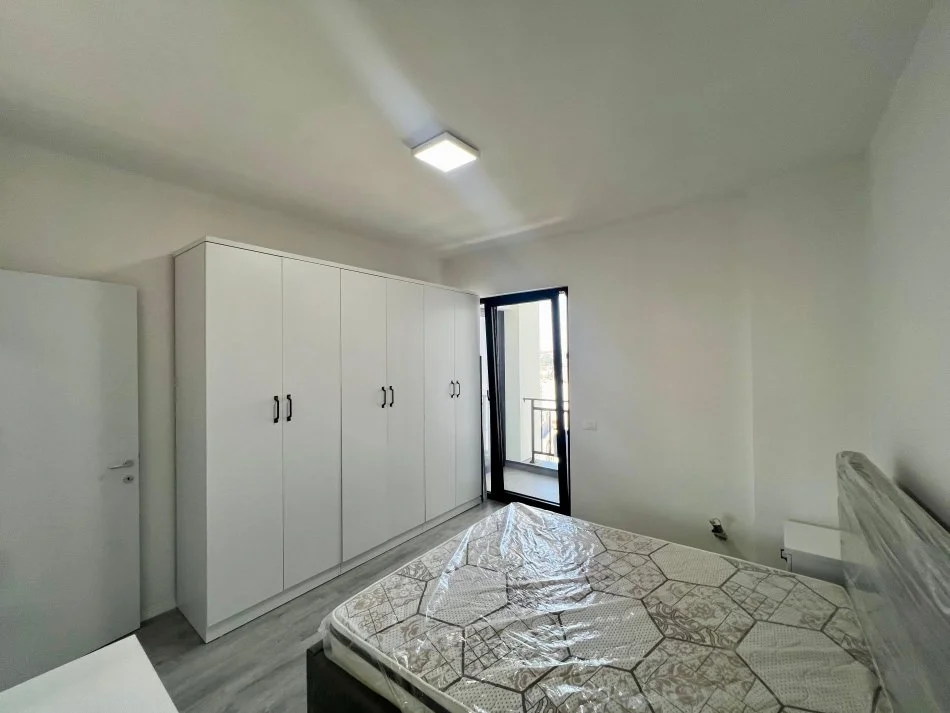 Tirane, jepet me qera 1+1 Kati 10, 75 m² 500 € (rruga e dibres)