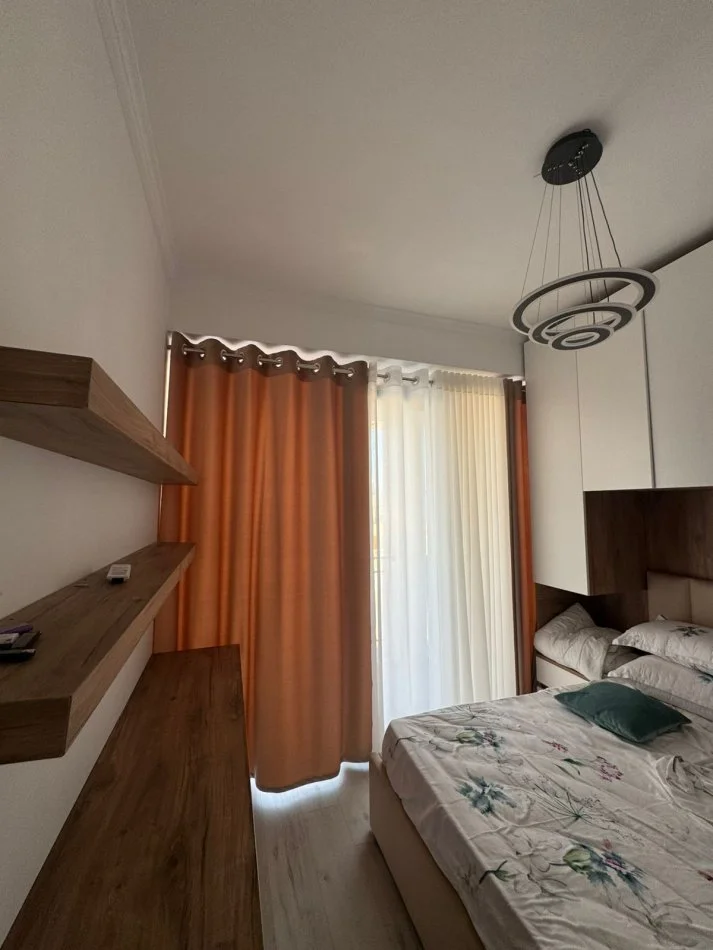 Tirane, jepet me qera apartament 2+1+Ballkon+🅿️ , 550 € (Astir, Urban Gate)