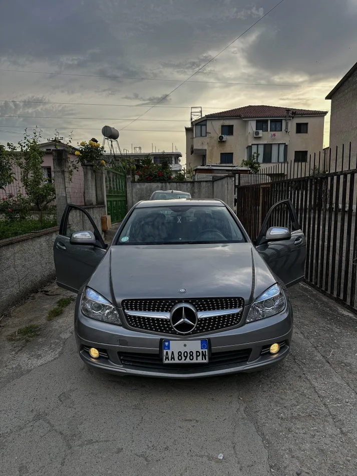 Tirane, jap me qera makine Mercedes Benz C200 CDI Nafte, gri e erret automatik Klima 260.000 km 30 €