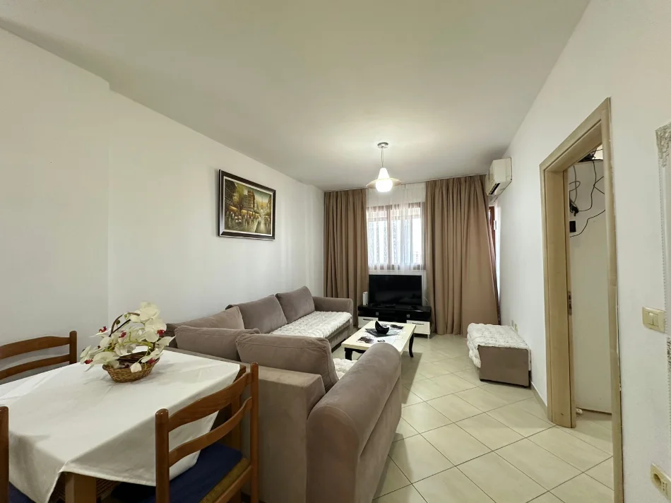 Tirane, jepet me qera apartament 1+1 Kati 5, 70 m² 500 € (Komoleksi Grand)