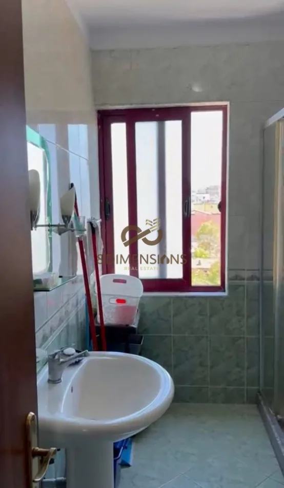 Tirane, jepet me qera apartament 1+1+Ballkon Kati 3, 70 m² 550 € (farmacia 10)