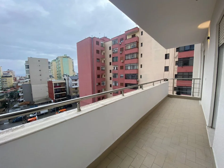 Durres, jepet me qera apartament 2+1+Ballkon Kati 4, 111 m² 400 € (Qera Apartament Sistemin 2+1+2 Ish Rajoni Lagja 6 Diambe)