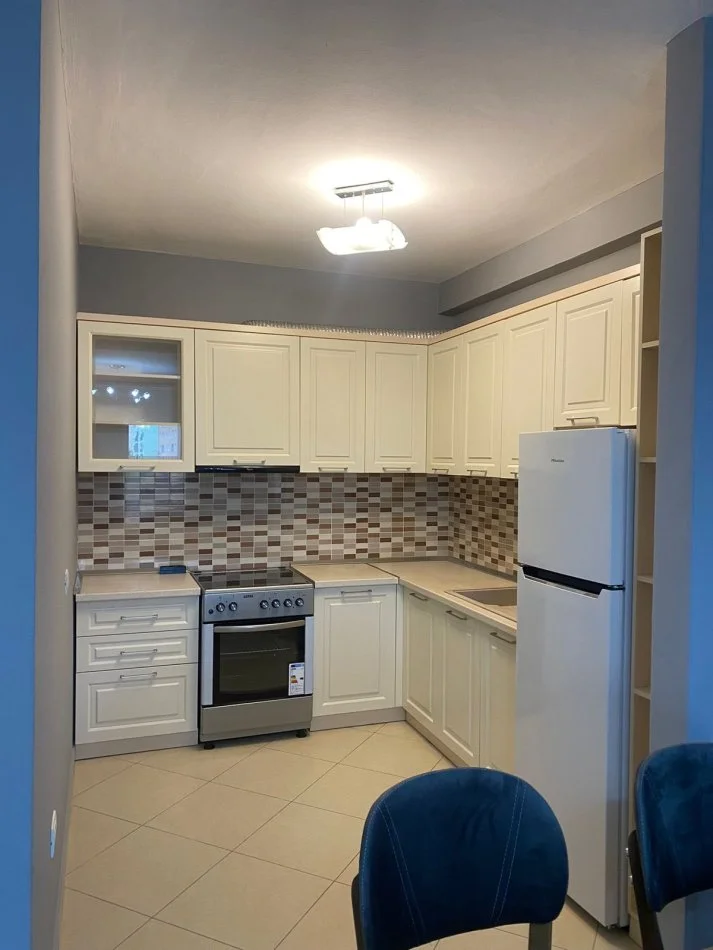 Durres, jepet me qera apartament 2+1+Ballkon Kati 4, 111 m² 400 € (Qera Apartament Sistemin 2+1+2 Ish Rajoni Lagja 6 Diambe)