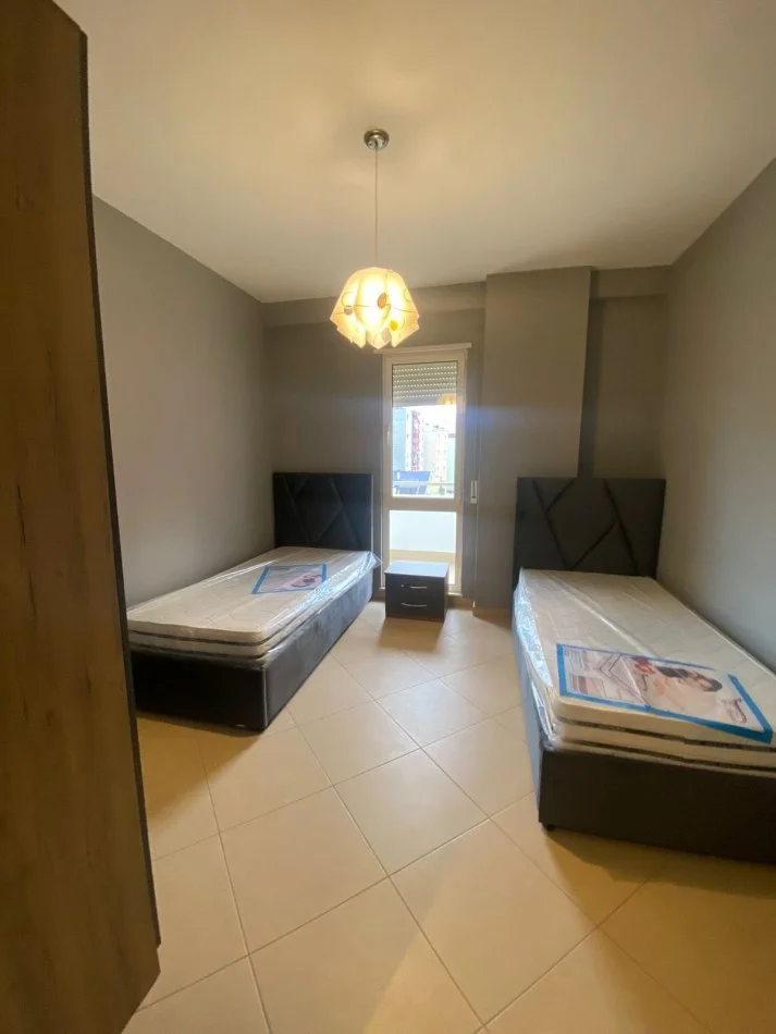 Durres, jepet me qera apartament 2+1+Ballkon Kati 4, 111 m² 400 € (Qera Apartament Sistemin 2+1+2 Ish Rajoni Lagja 6 Diambe)