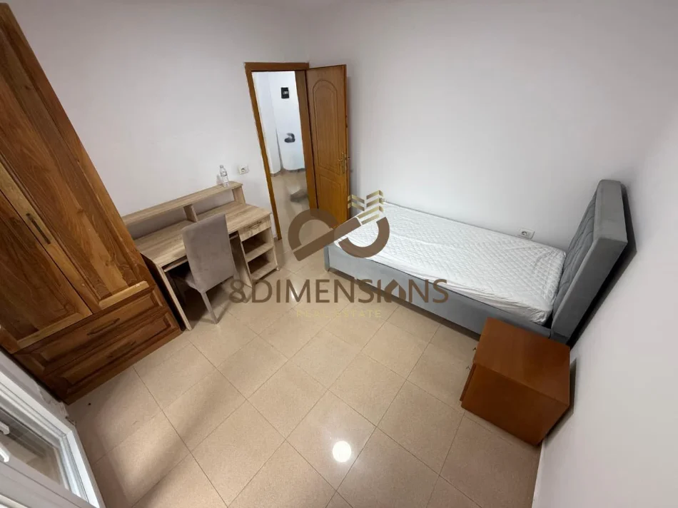 Tirane, jepet me qera apartament 2+1+Ballkon Kati 2, 78 m² 600 € (vasil shanto)