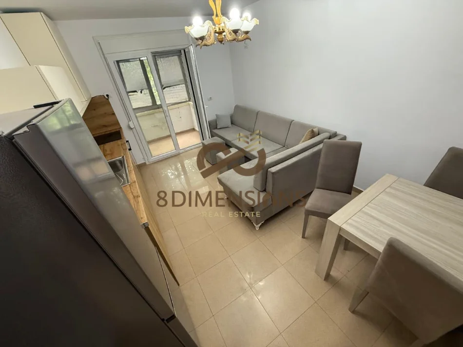 Tirane, jepet me qera apartament 2+1+Ballkon Kati 2, 78 m² 600 € (vasil shanto)