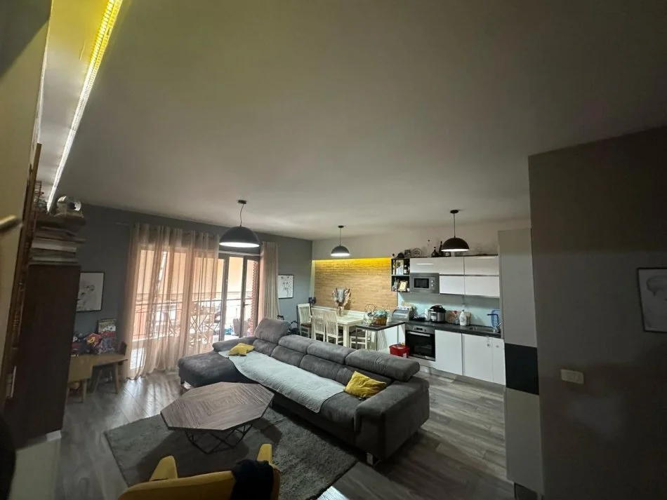 Tirane, shitet apartament 2+1+Ballkon Kati 4, 110 m² 320.000 € (Delijorgji)