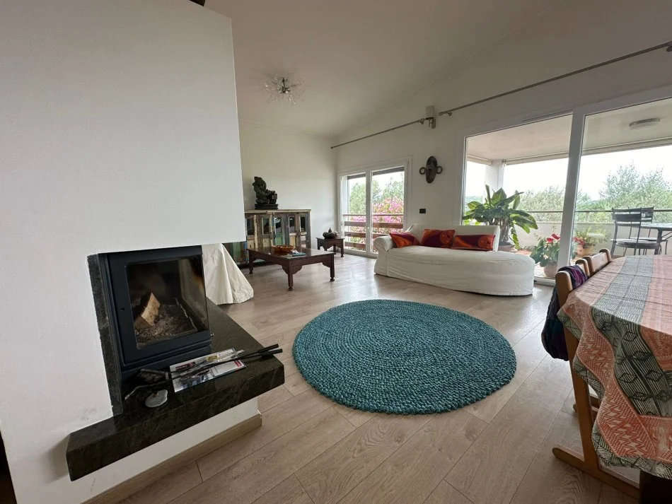 Tirane, shes Vile 3+1+Aneks+Ballkon , 475 m² (long Hill , TEG)