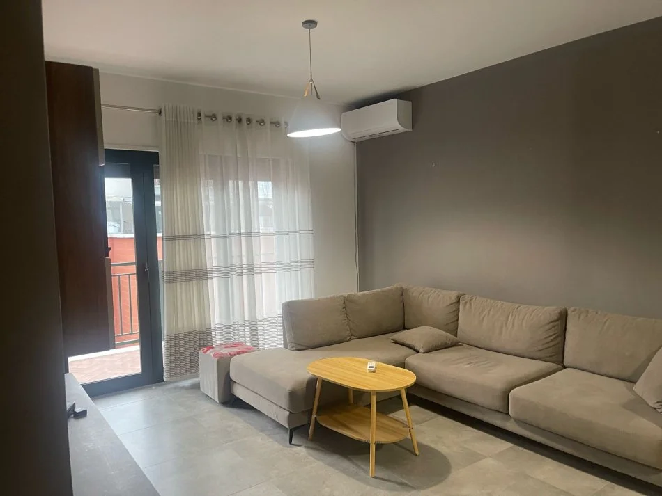 Tirane, jepet me qera apartament 2+1 Kati 6, 105 m² 550 € 