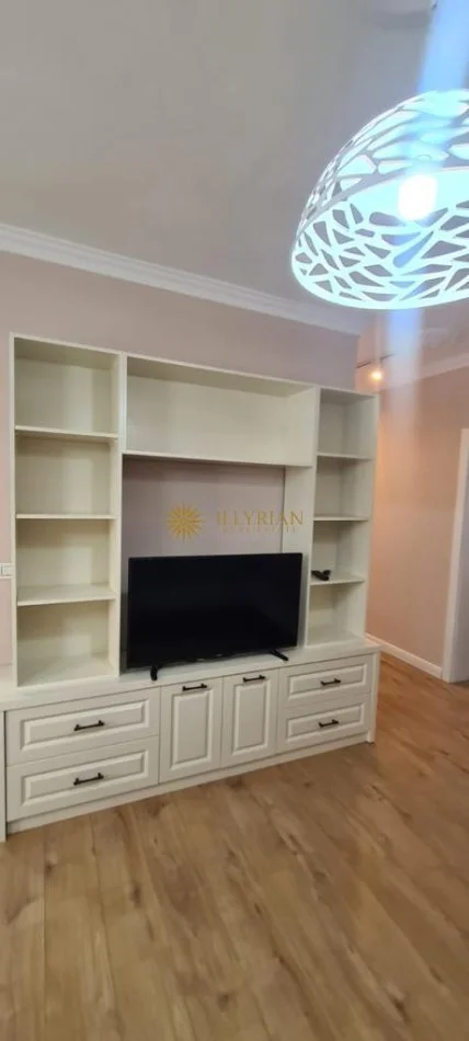 Tirane, jepet me qera apartament 2+1+Ballkon , 55 m² 750 € (Blloku)