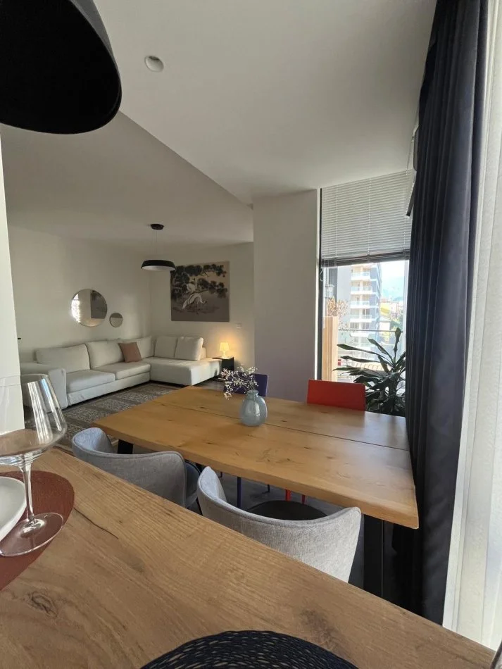 Tirane, jepet me qera apartament 2+1 Kati 4, 146 m² 1.350 € (Vila Goldi)