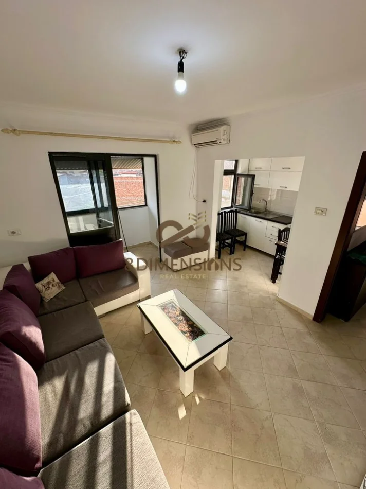 Tirane, jepet me qera apartament 1+1+Aneks+Ballkon Kati 3, 60 m² 400 € (laprake)