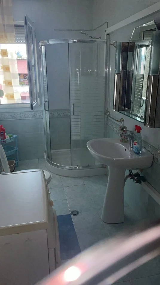 Tirane, jepet me qera apartament 1+1 Kati 5, 60 m² 450 € (Ndre Mjeda)