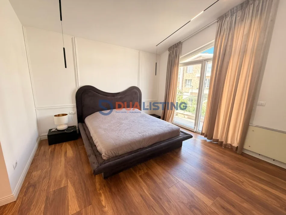 Tirane, jepet me qera Vile 3+1 , 500 m² 5.000 € (Teg)