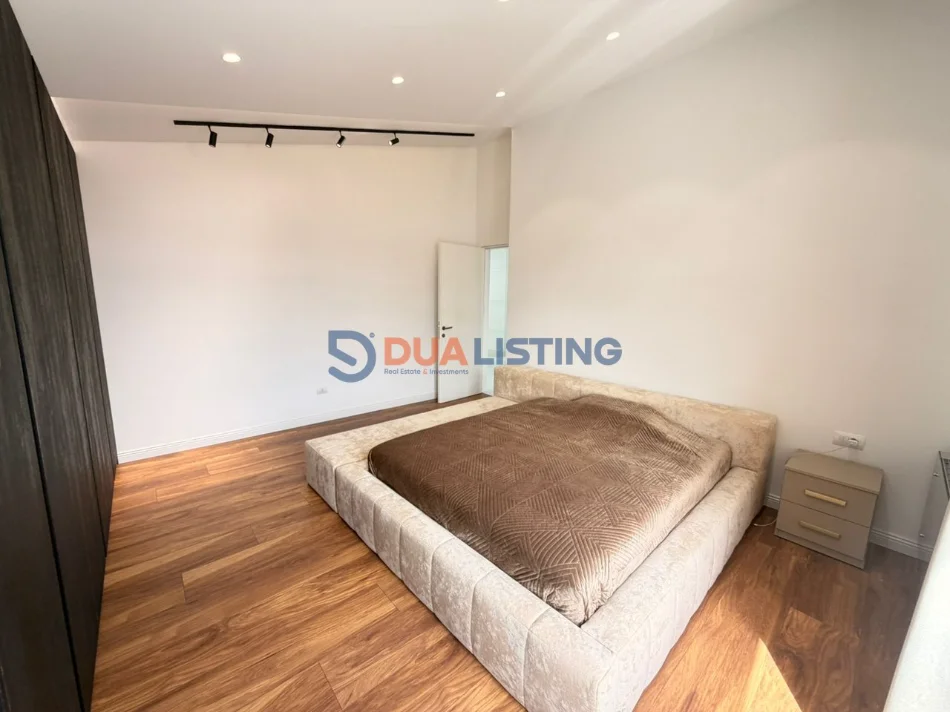 Tirane, jepet me qera Vile 3+1 , 500 m² 5.000 € (Teg)