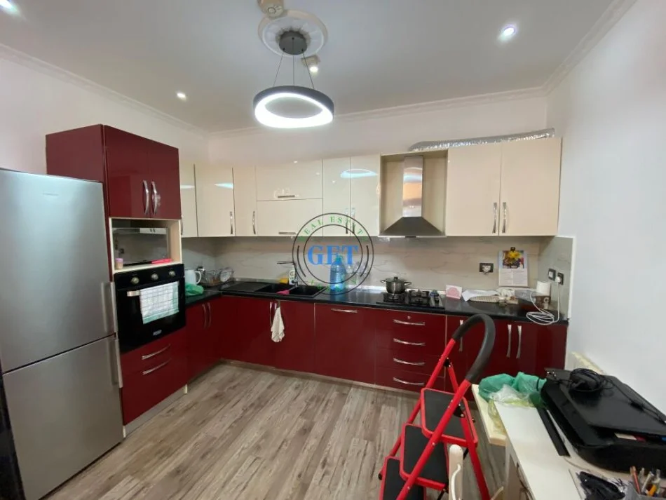 Elbasan, shitet shtepi 1 Katshe Kati 1, 295 m² 220.000 € (Ukd)