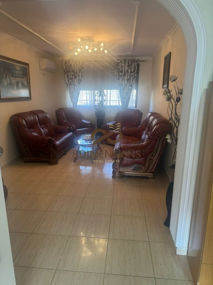 Tirane, jepet me qera apartament 1+1+Ballkon Kati 4, 80 m² 400 € (kongresi manastirit)