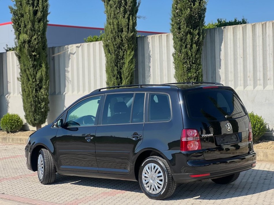 VW TOURAN 1.9 NAFTE 👉 2010 👈 kambio MANUALE - 7 VENDE 6.000 €