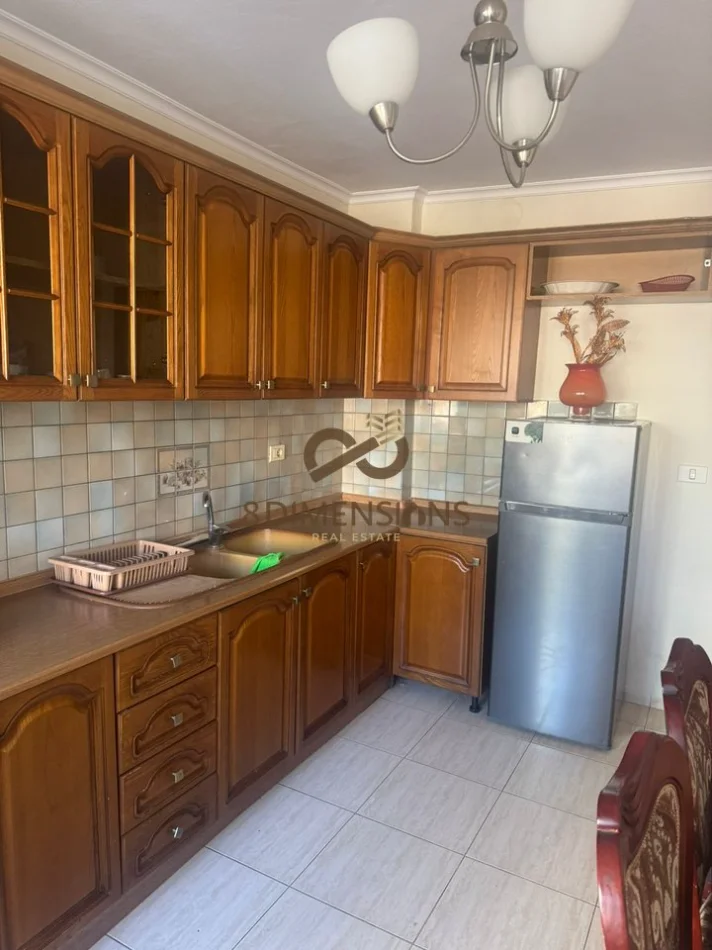 Tirane, jepet me qera apartament 1+1+Ballkon Kati 4, 80 m² 400 € (kongresi manastirit)