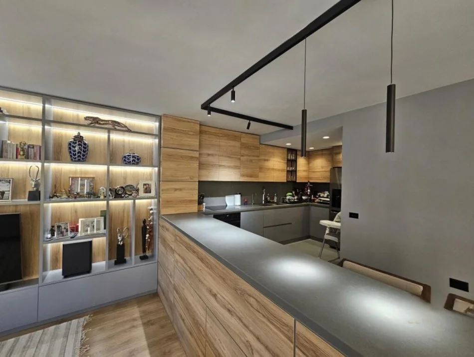 Tirane, shitet Vile , 220 m² 