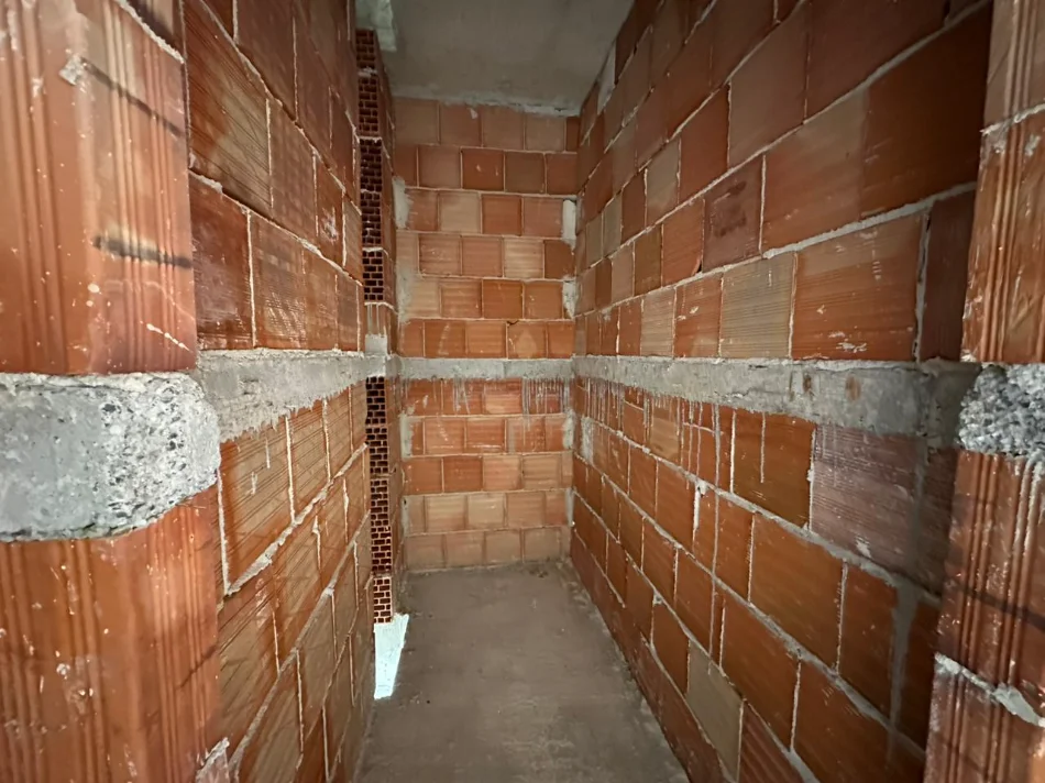 Tirane, shitet apartament 1+1+Aneks Kati 3, 77 m² 143.000 € (Rruga Gjon Krisli)