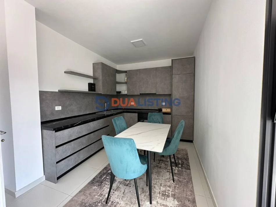 Tirane, jepet me qera apartament 2+1 , 1.500 € 