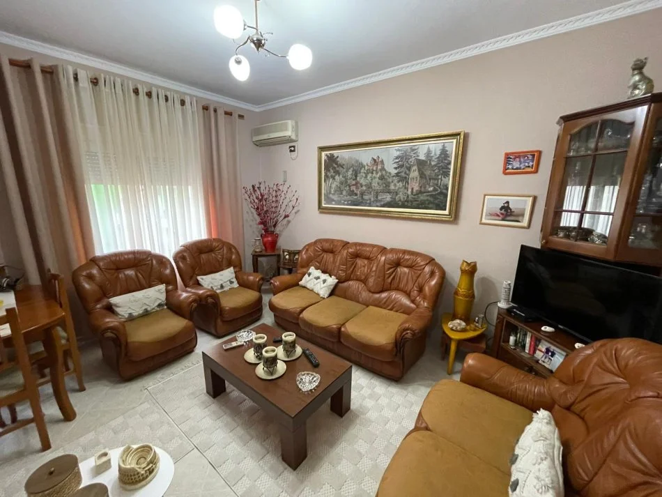 Tirane, jepet me qera apartament 1+1 Kati 4, 58 m² 550 € (Rruga myslym shyri)