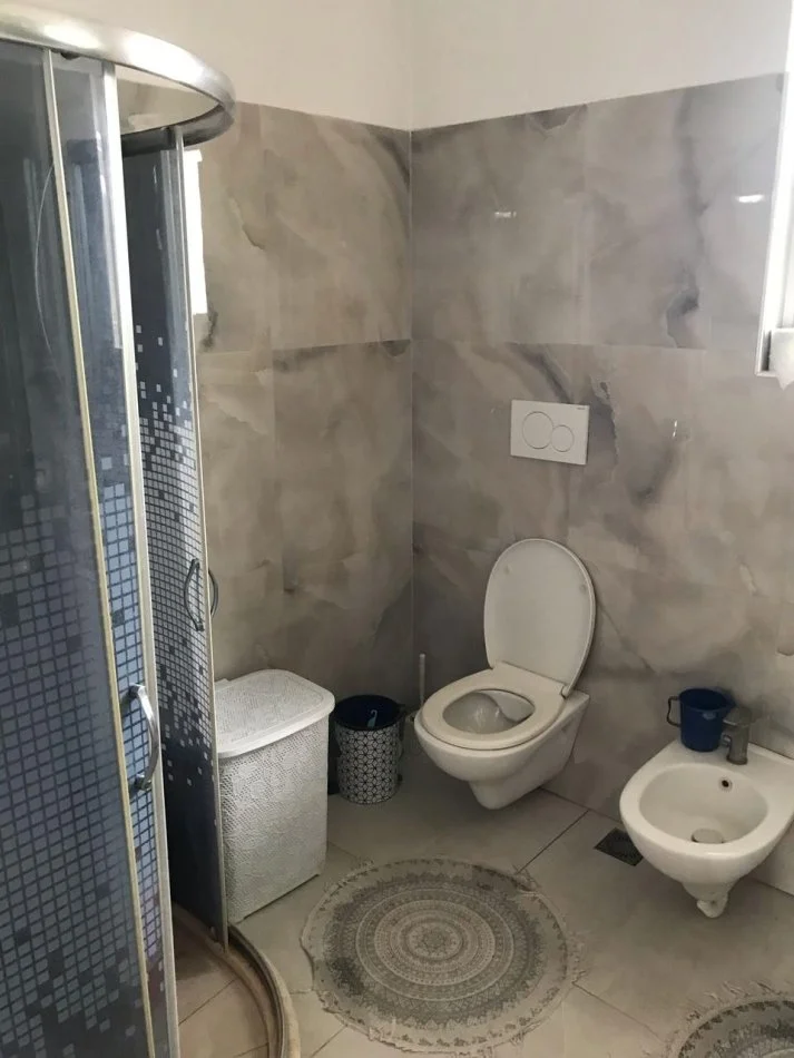 Tirane, shitet 2+1 , 