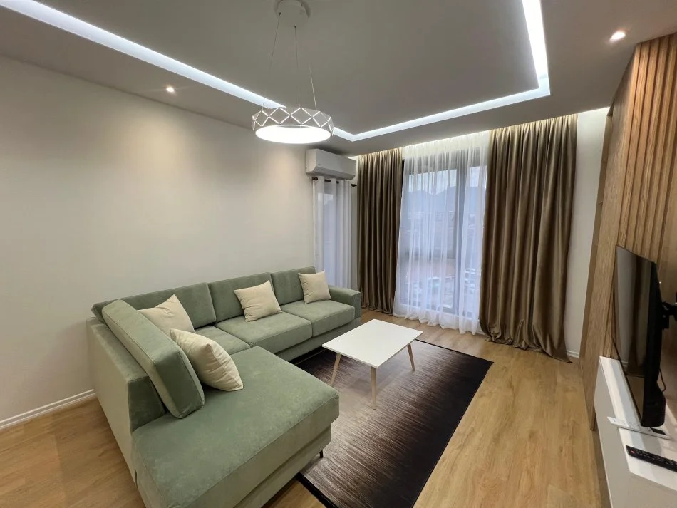 Tirane, jepet me qera apartament 2+1+Ballkon Kati 3, 95 m² 750 € (Porcelan)