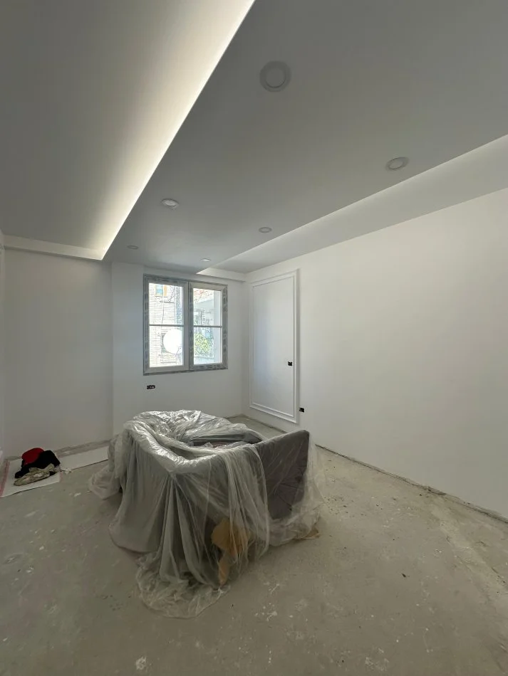 Tirane, jepet me qera apartament Kati 1, 145 m² 1.300 € (Rruga Petro Nini Luarasi)