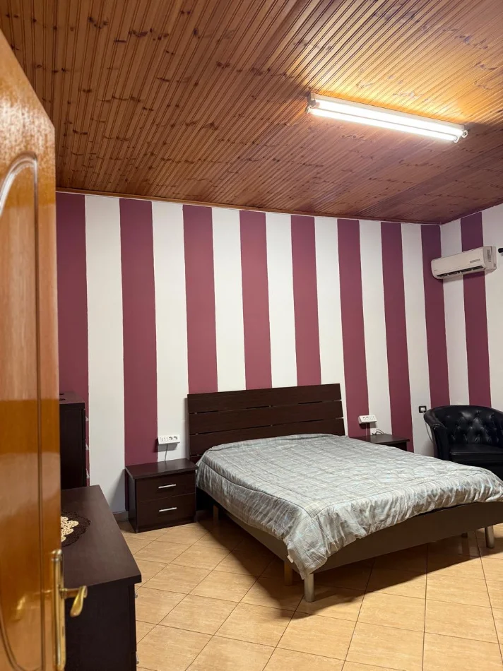 Tirane, jepet me qera apartament 1+1 Ballkon Kati 3 me parkim 380 €