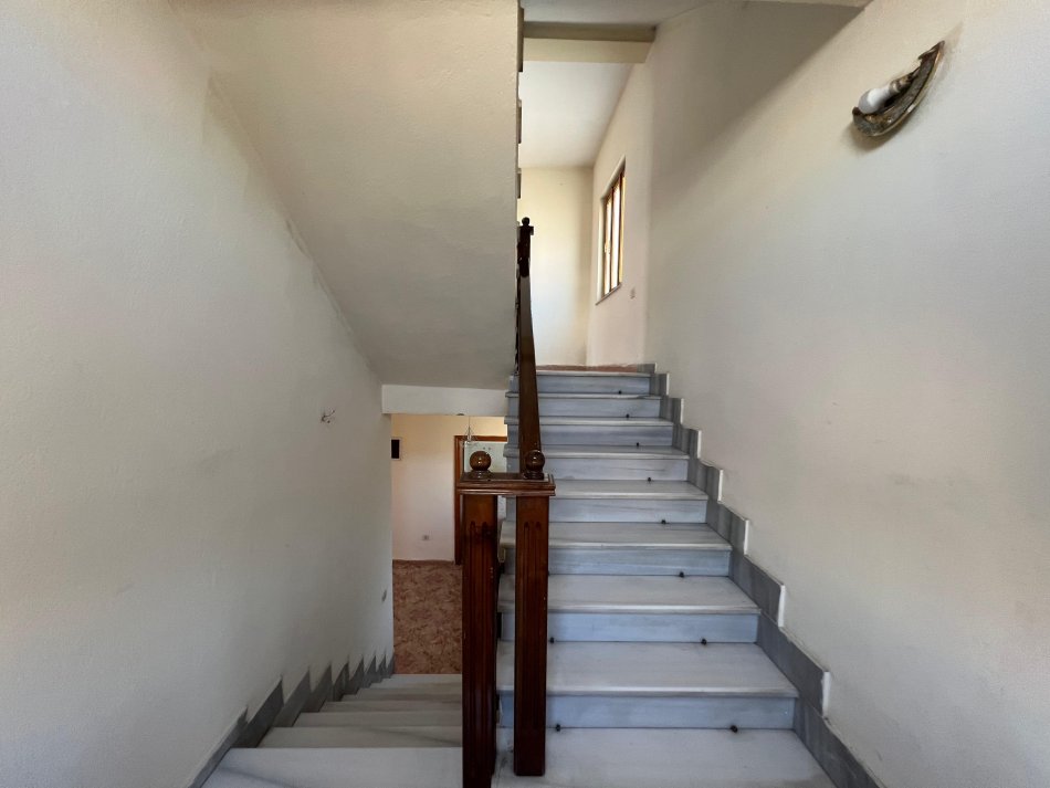 Tirane, jepet me qera Vile 4+1+Aneks+Ballkon Kati 1, 300 m² 2.300 € (allias)