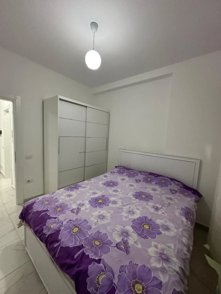 Tirane, jepet me qera apartament 1+1 Kati 6, 68 m² 500 € (Rruga e Kavajes, perball Birra Tirana — Pallati Henke)