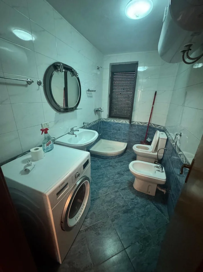 Tirane, jepet me qera apartament 2+1 Kati 4, 100 m² 600 € (Myslym Shyr ,Ish Ekspozita)