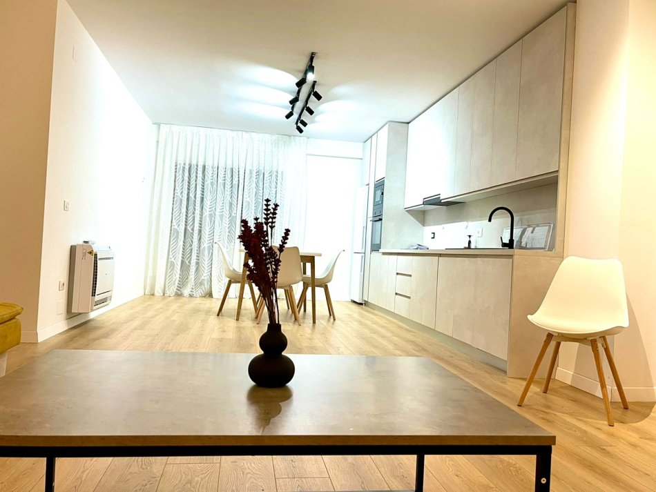 APARTAMENT 2+1+2 ME QIRA  800 € (KOPSHTI BOTANIK)