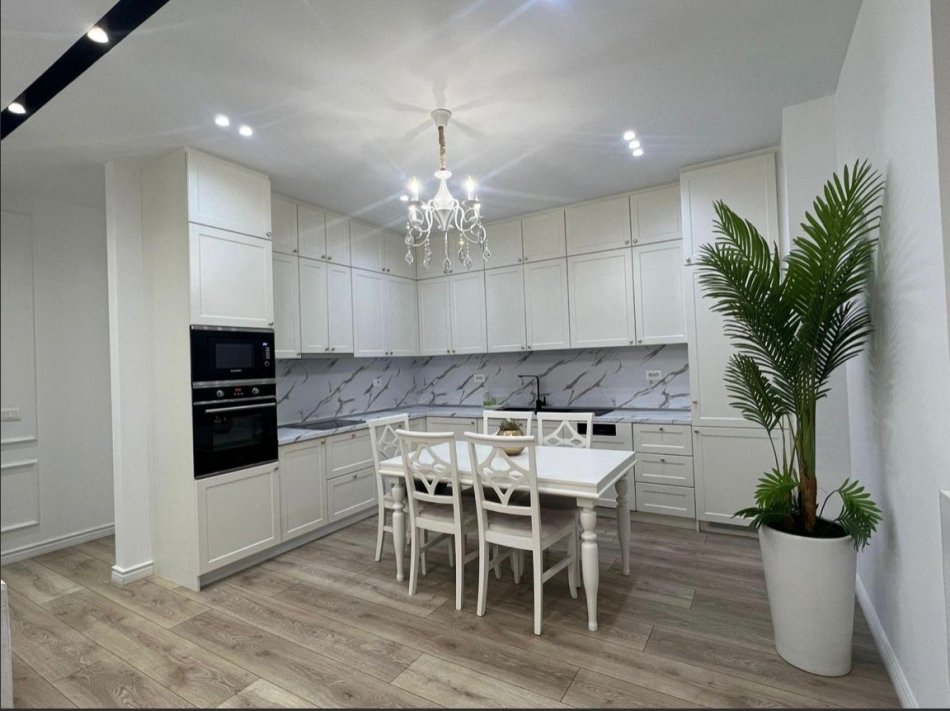 Tirane, jepet me qera apartament 2+1 Kati 8, 130 m² 2.000 € (Stadiumi Air Albania)